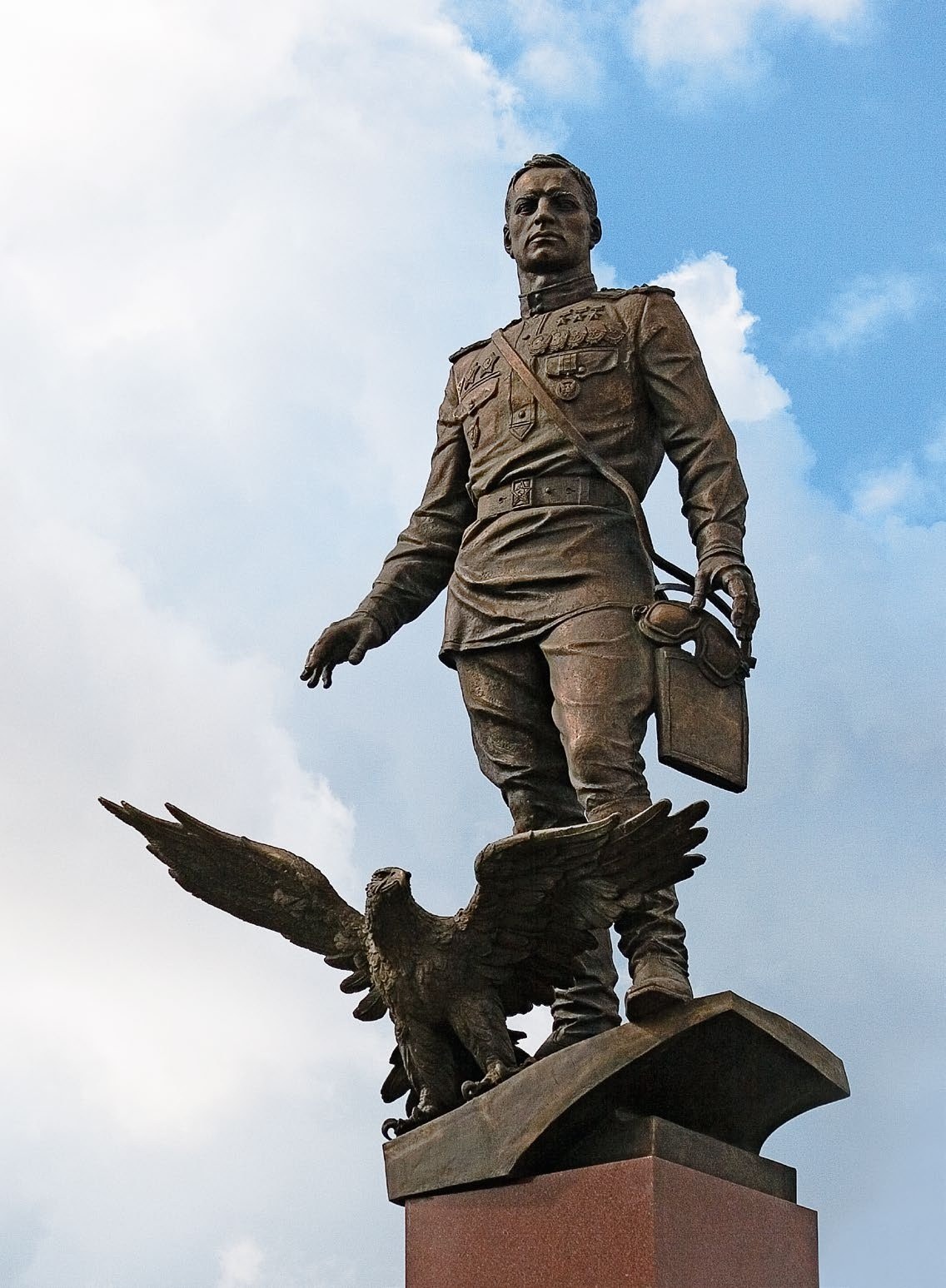Памятник А. И. Покрышкину